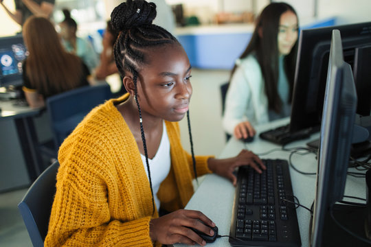 Students using Moithuti AI